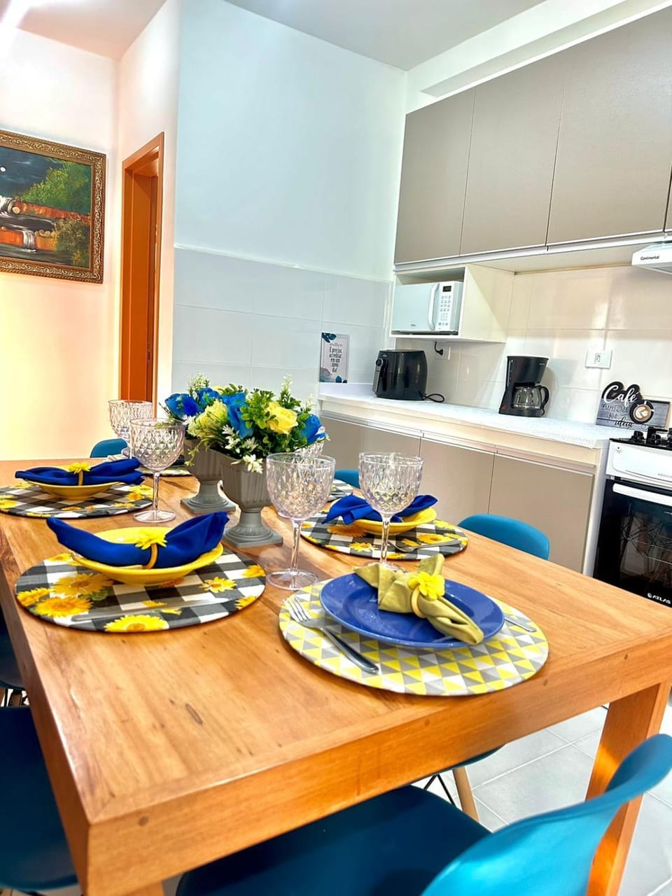 Coffee/tea facilities, Kitchen or kitchenette, Food and drinks, Dining area, Food, minibar, pet friendly, stove, toaster