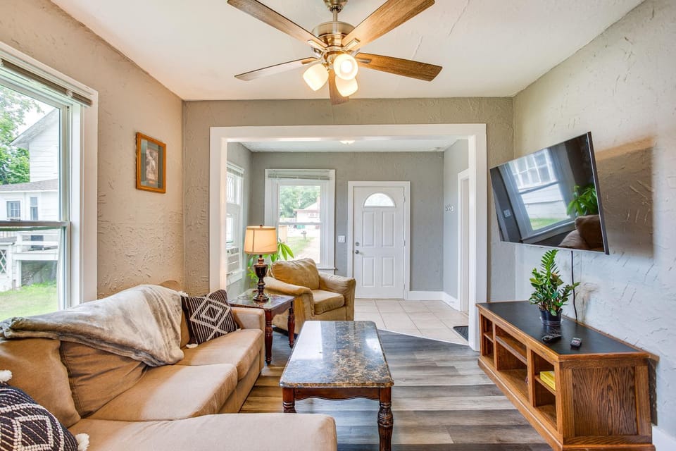 Lakefront Mound Getaway: Near Snowmobiling Trails! House in Mound