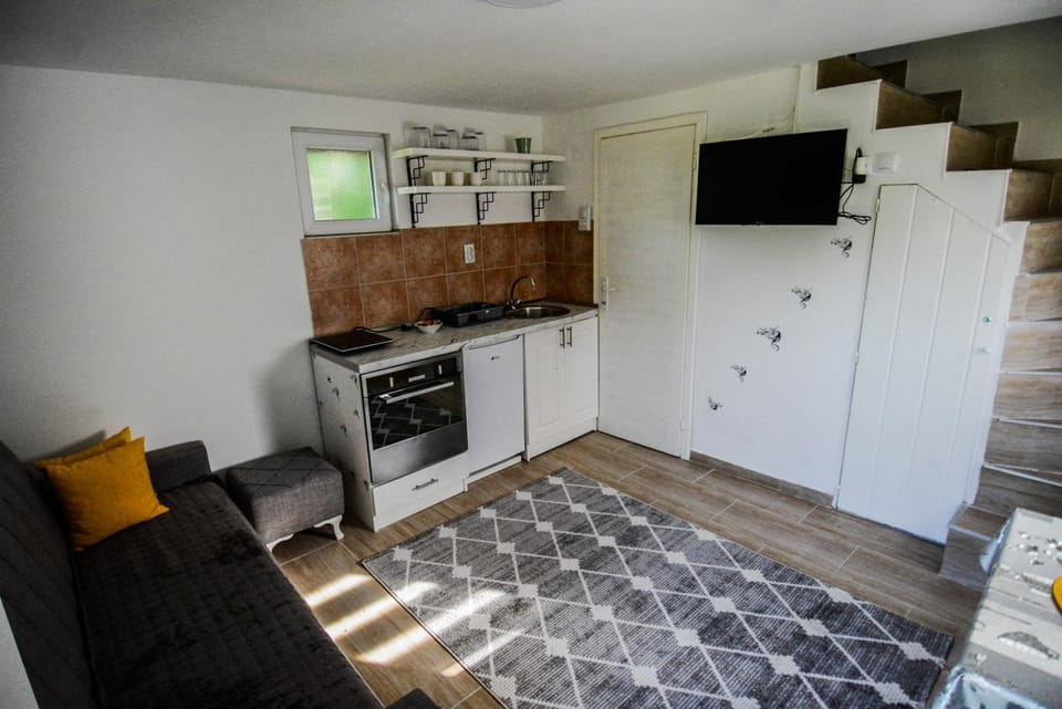 TV and multimedia, Kitchen or kitchenette, Living room, Seating area