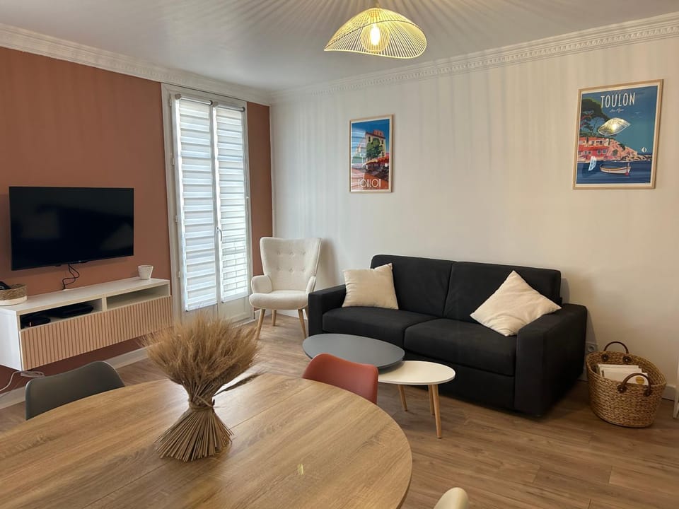 Communal lounge/ TV room, TV and multimedia, Living room, Seating area