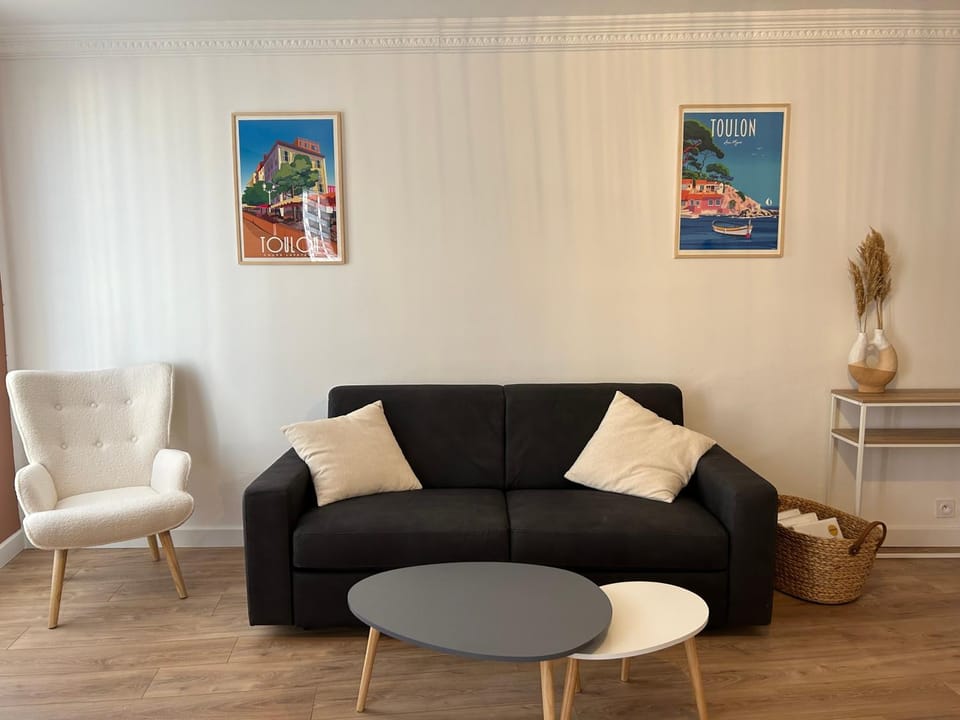 Living room, Decorative detail, Seating area