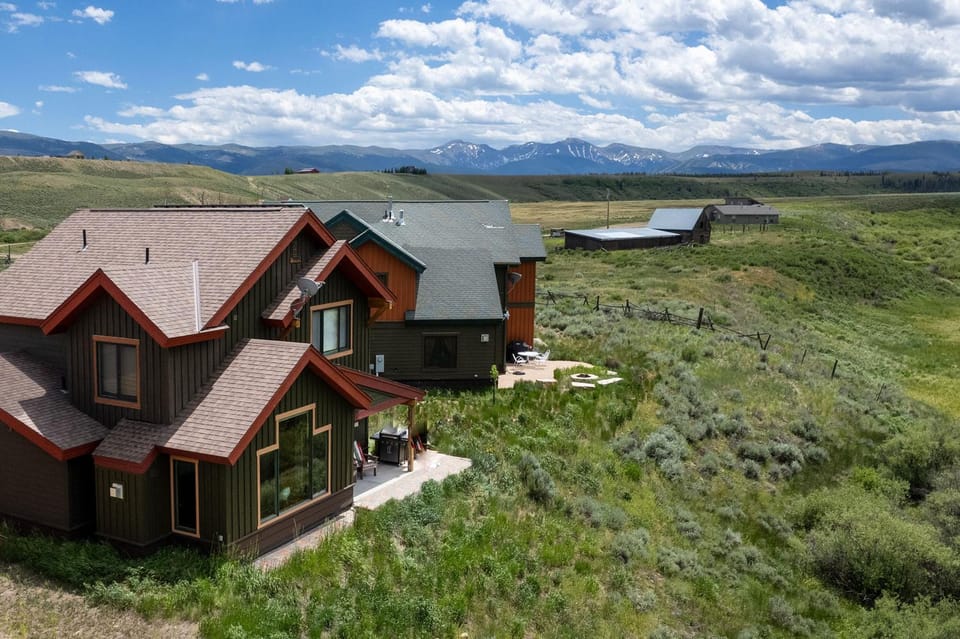Property building, Natural landscape, Bird's eye view, Summer, Mountain view