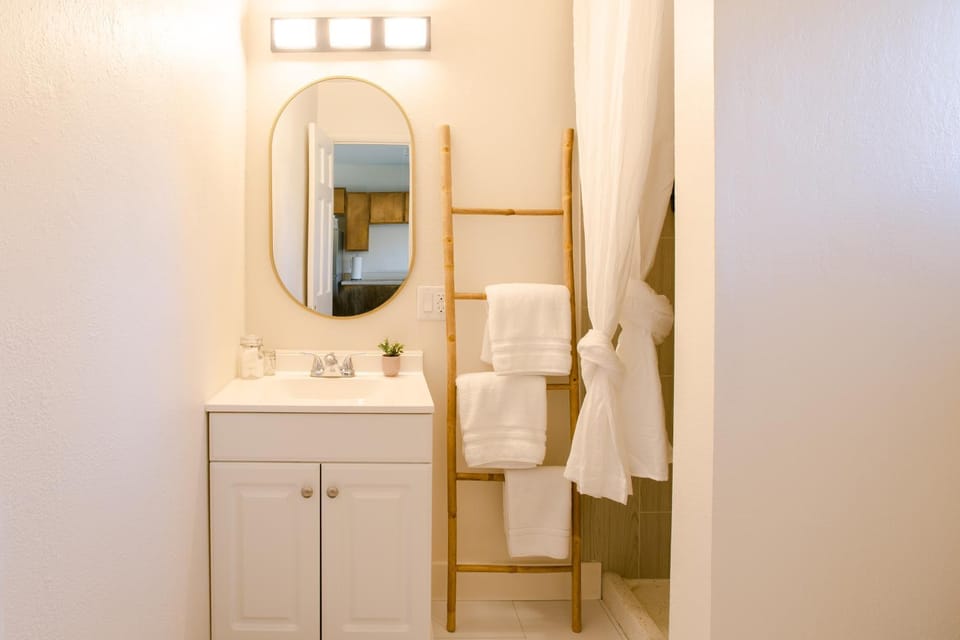 Waterfront River Apartments Hotel in Oregon