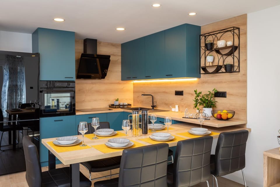 Kitchen or kitchenette, Dining area, pet friendly, stove, toaster