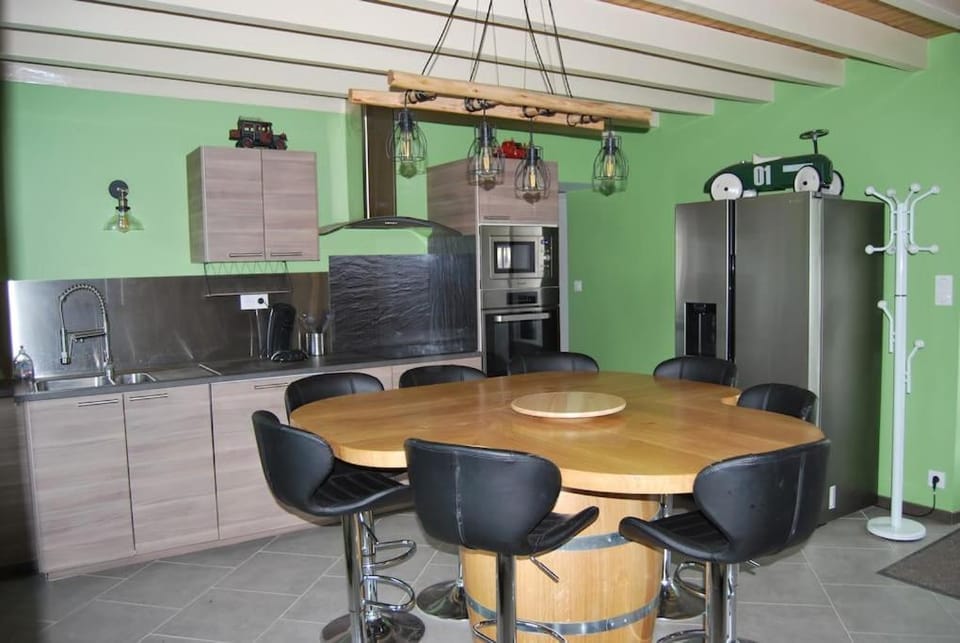 Maison de campagne avec piscine JACUZZI NON COMPRIS DANS LA LOCATION a voir en direct avec nous pour le tarif House in Bourgogne-Franche-Comté