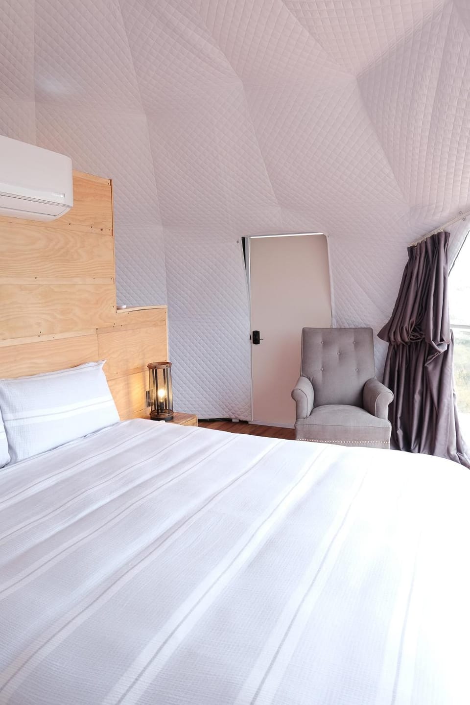 Bedroom, air conditioner