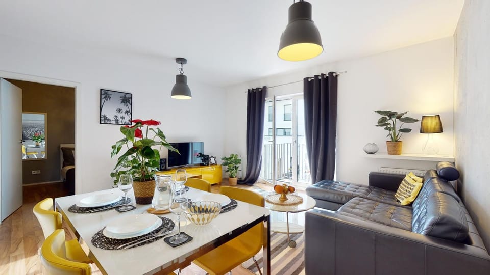 TV and multimedia, Living room, Seating area, Dining area