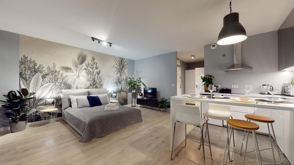 Bed, Kitchen or kitchenette, Photo of the whole room, Dining area, Bedroom