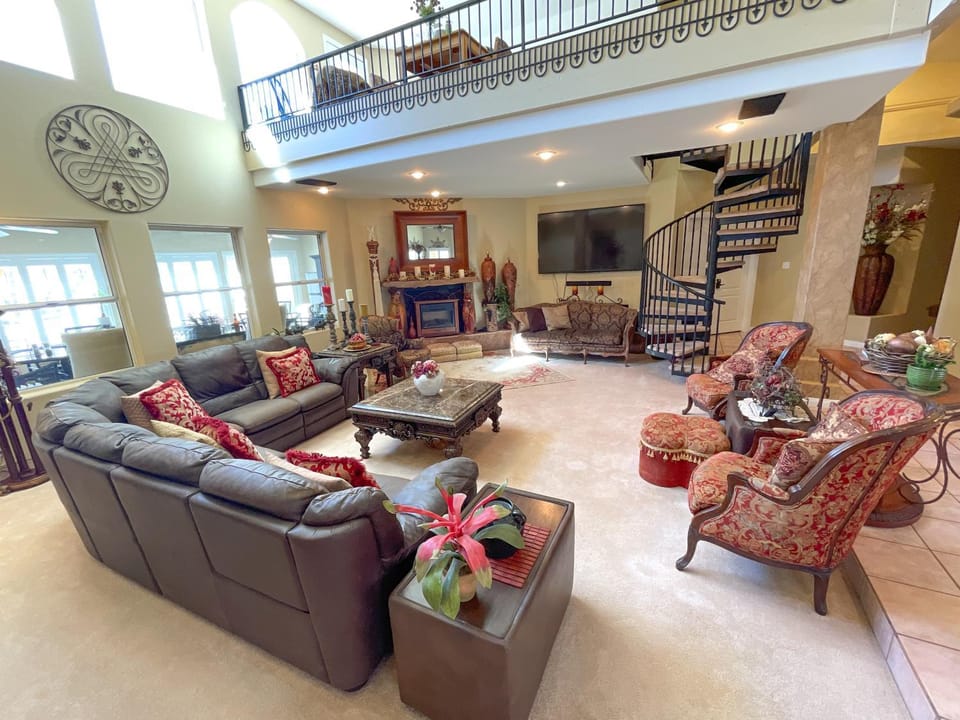 Communal lounge/ TV room, Communal lounge/ TV room, Seating area