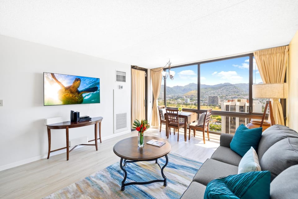 TV and multimedia, Living room, Seating area, Mountain view