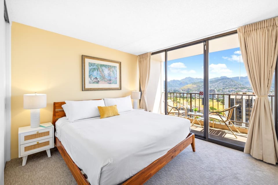 Bed, Balcony/Terrace, Photo of the whole room, Bedroom, Mountain view