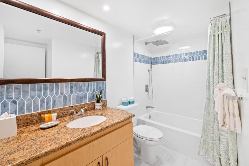 Shower, Toilet, Bathroom, Bath, towels