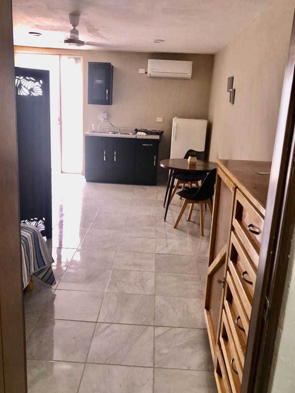 Kitchen or kitchenette, Dining area, air conditioner