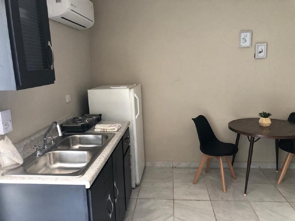 Kitchen or kitchenette, Dining area, air conditioner