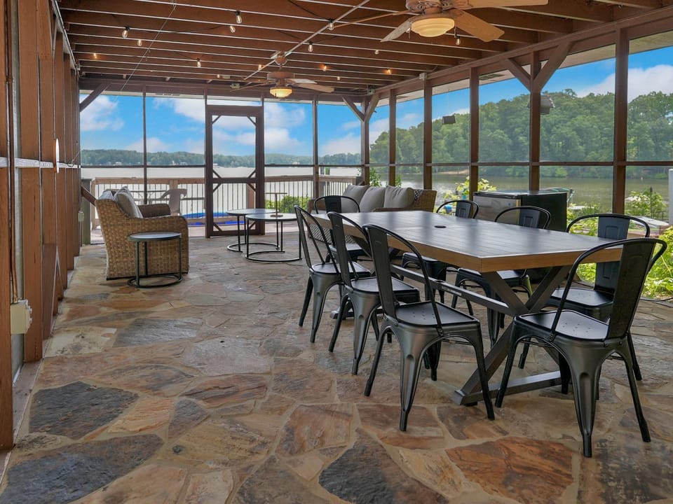 View (from property/room), Balcony/Terrace, Seating area