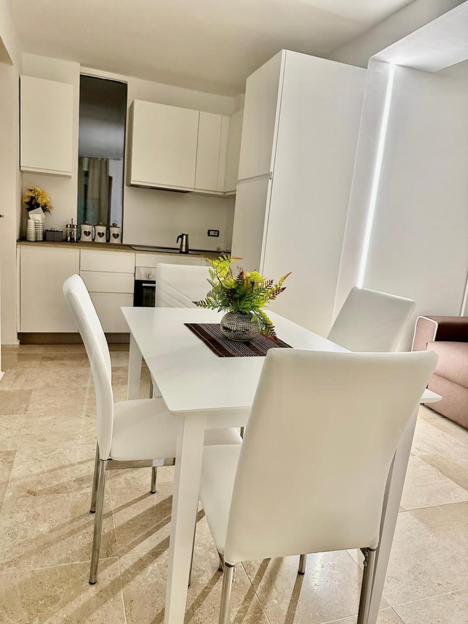 Kitchen or kitchenette, Living room, Seating area, Dining area, oven, stove