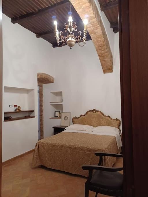 Charming apartment in medieval tower Apartment in Spoleto