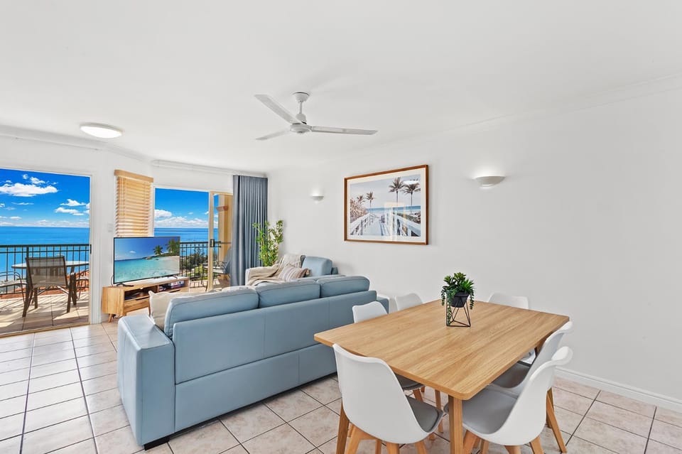 Natural landscape, TV and multimedia, Living room, Dining area, Sea view