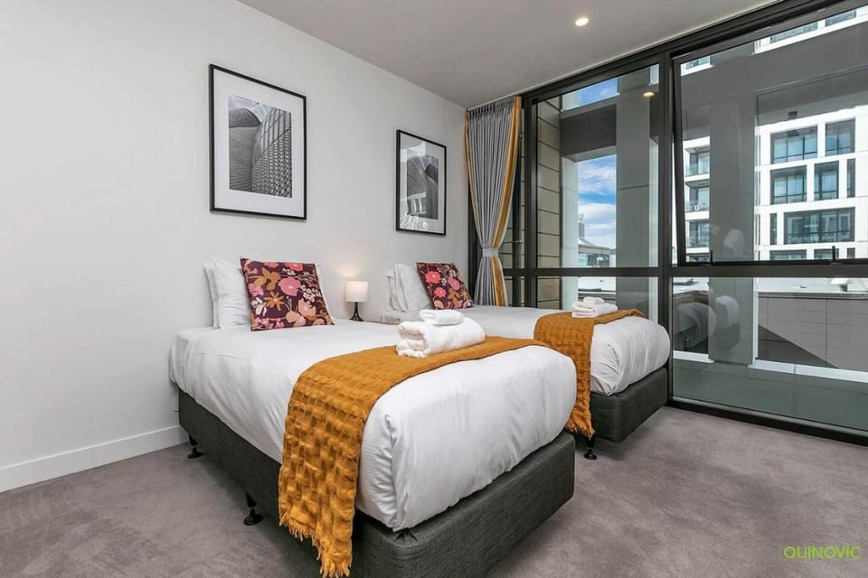 Stylish 2Bed Free Parking Wynyard Quarter Apartment in Auckland