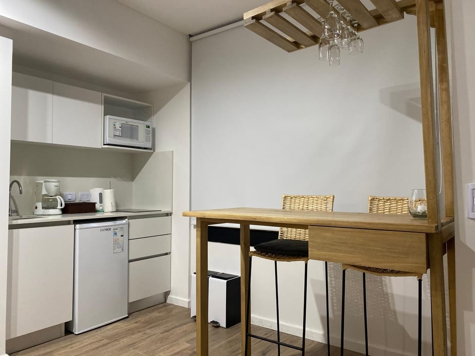 Coffee/tea facilities, Kitchen or kitchenette, minibar, stove