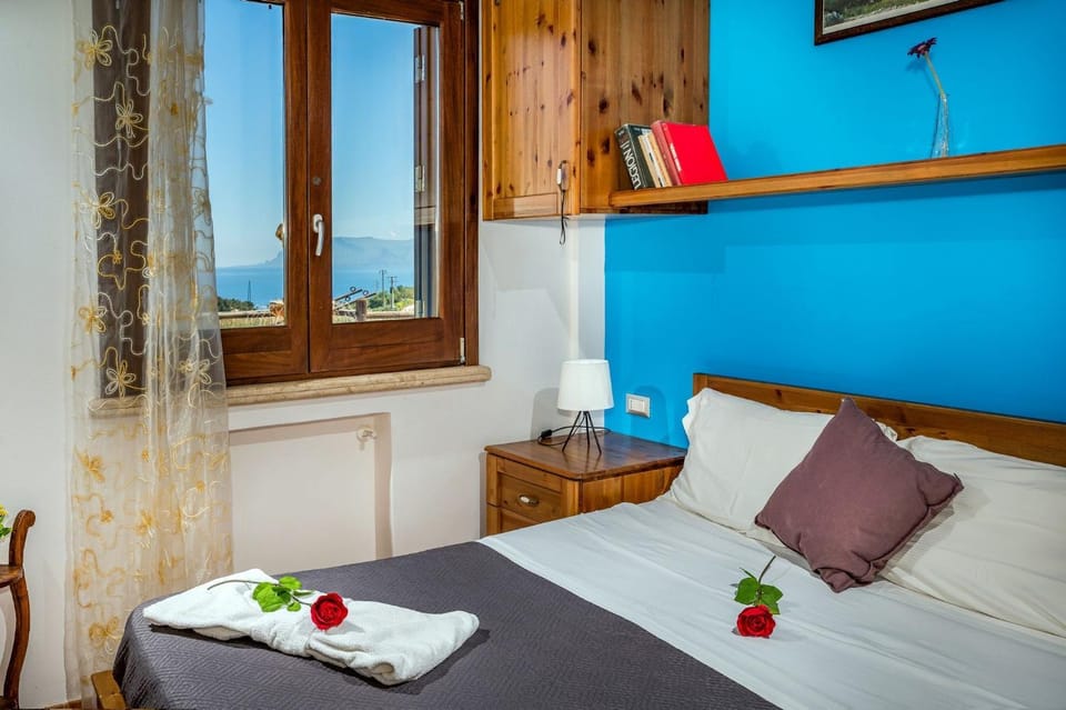 Bedroom, Landmark view, Sea view, Inner courtyard view