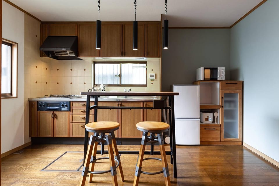 Kitchen or kitchenette, Seating area, Dining area, minibar, stove