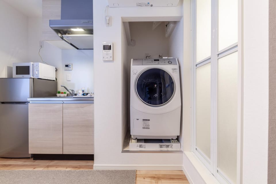 Kitchen or kitchenette, minibar, washing machine