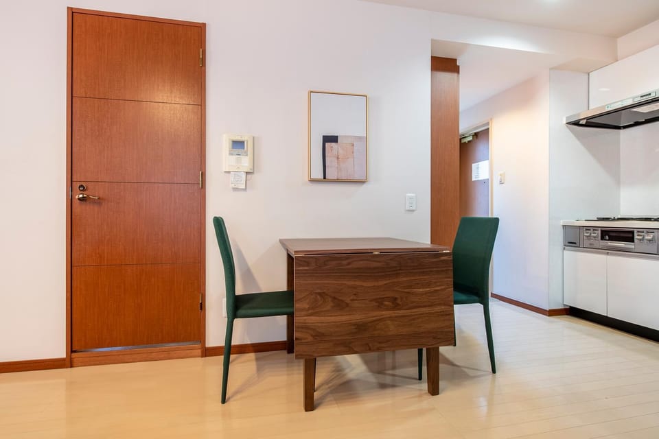 Kitchen or kitchenette, Seating area, Dining area, stove