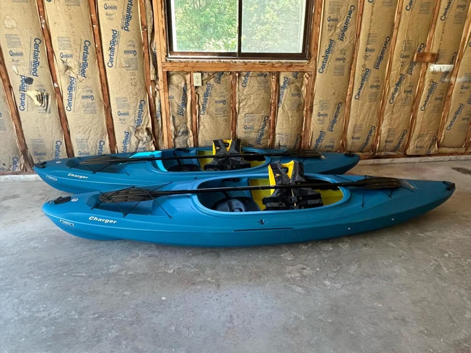 LAKEFRONT PARADISE 4 bedroom Home w direct lake access, Pets OK House in Michigan