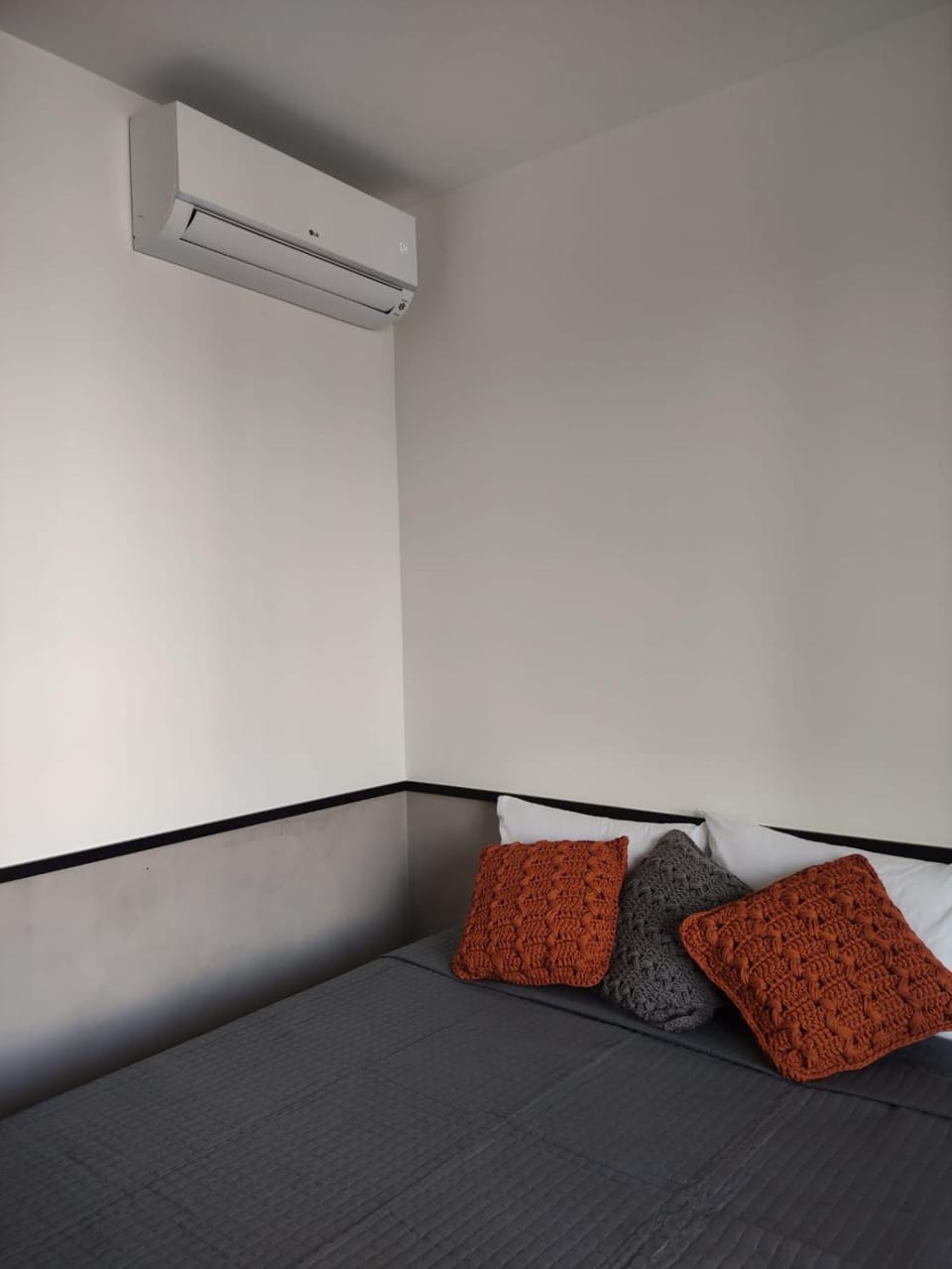 Bed, Photo of the whole room, Bedroom, air conditioner