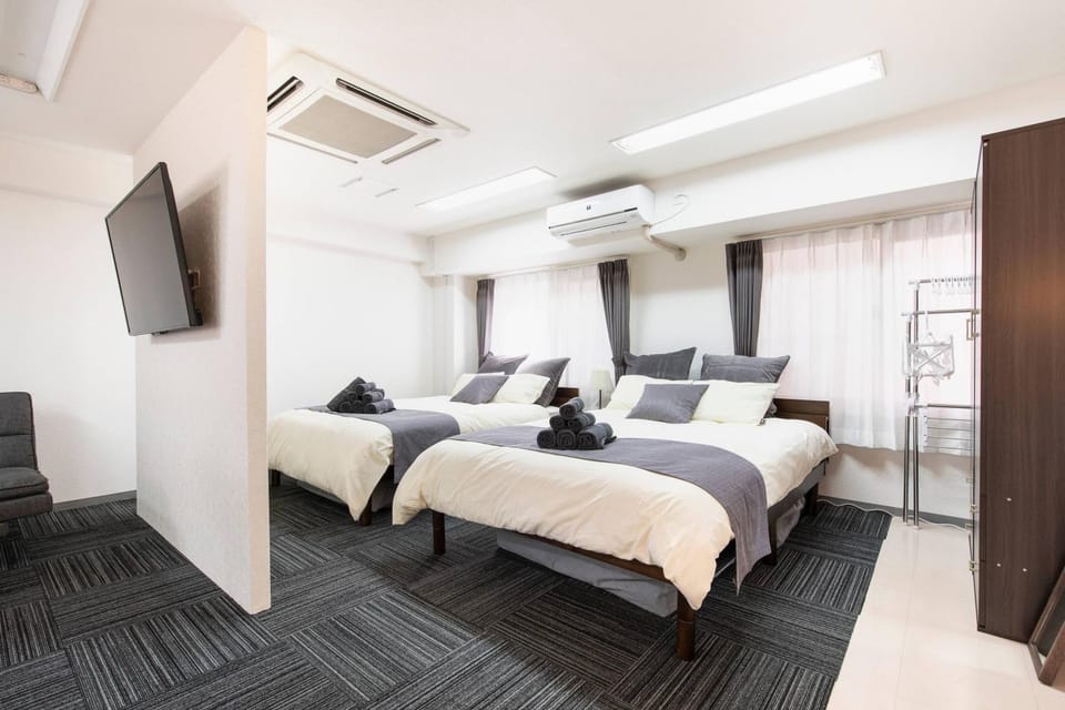 Bed, TV and multimedia, Bedroom, towels, air conditioner