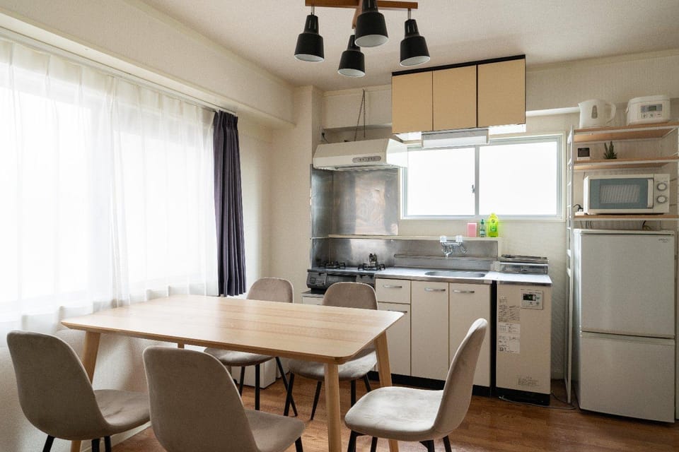 Kitchen or kitchenette, Dining area, stove