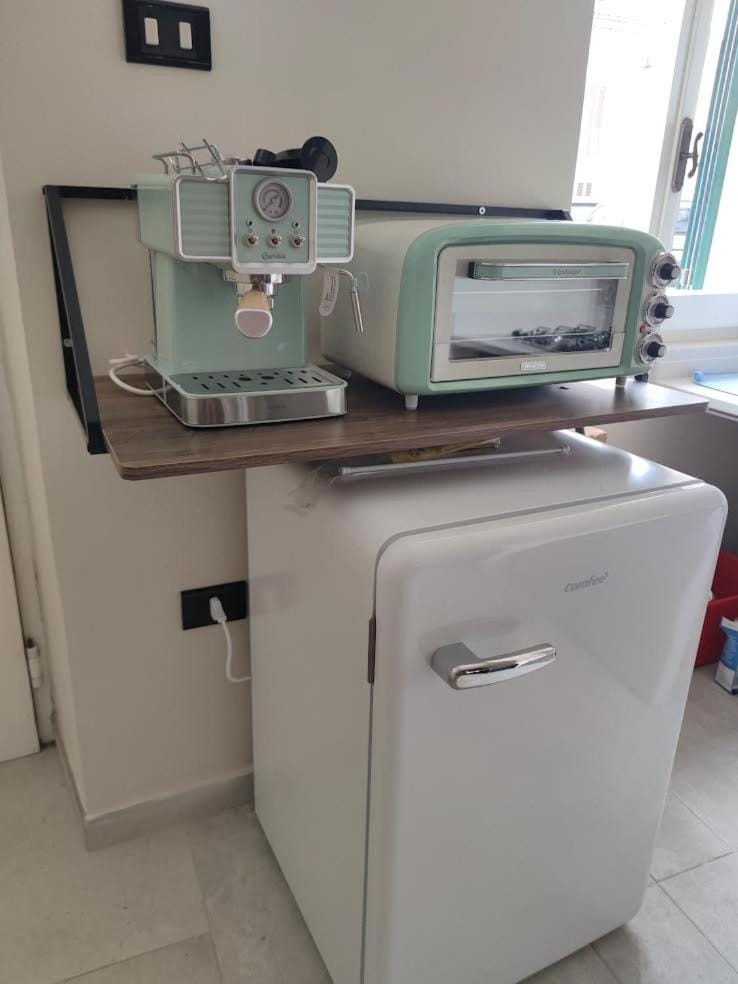 Kitchen or kitchenette, Lounge or bar, oven