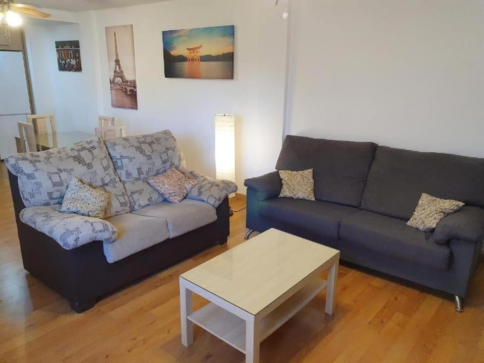 3F, Aire Acond, 85m2, 2 dormit mas sofá cama, 6 huéspedes, WIFI gratis Apartment in Andalusia