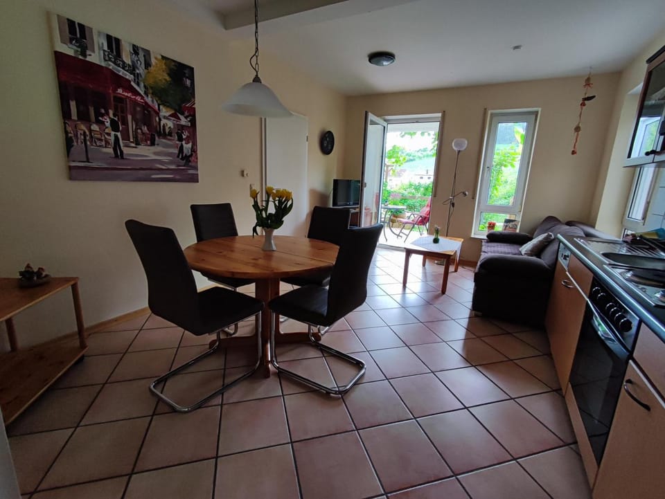 Kitchen or kitchenette, Living room, Seating area, Dining area, pet friendly