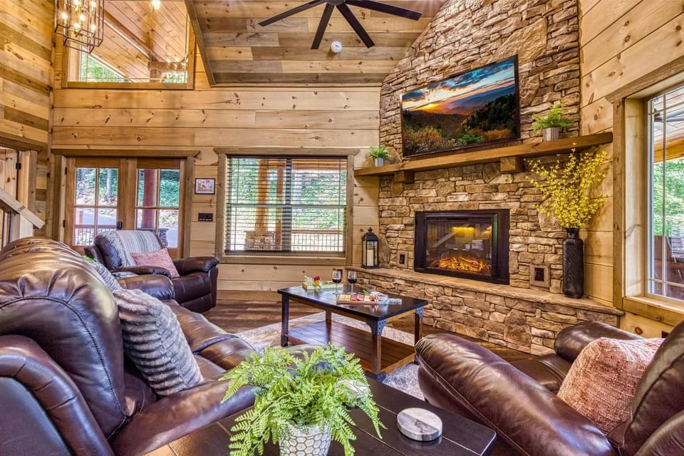 Smoky Mist Ridge - NEW! Relaxing Luxury Cabin Getaway! Cabin in Gatlinburg