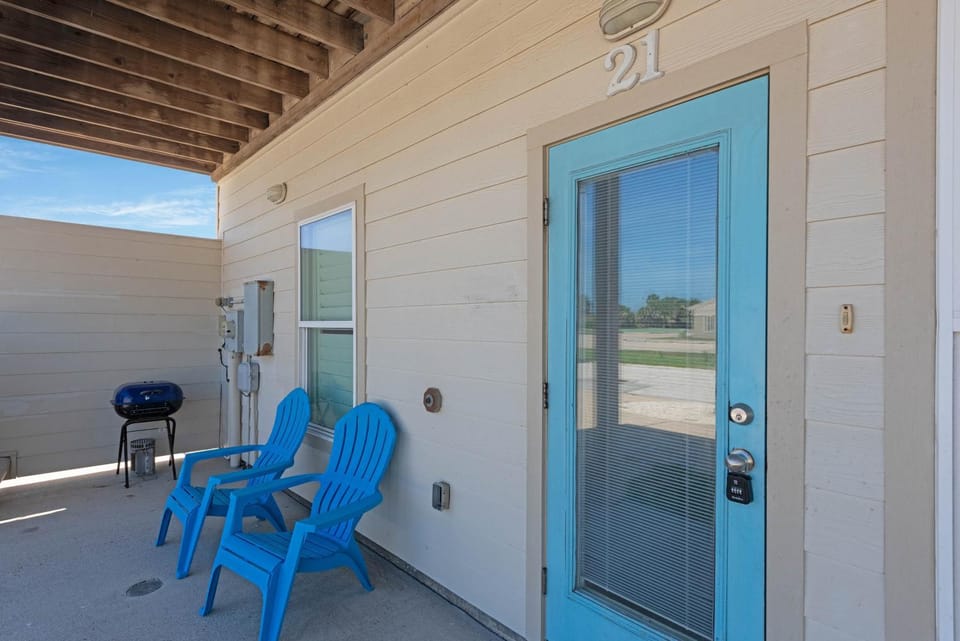 Patio, Facade/entrance, BBQ facilities, Seating area