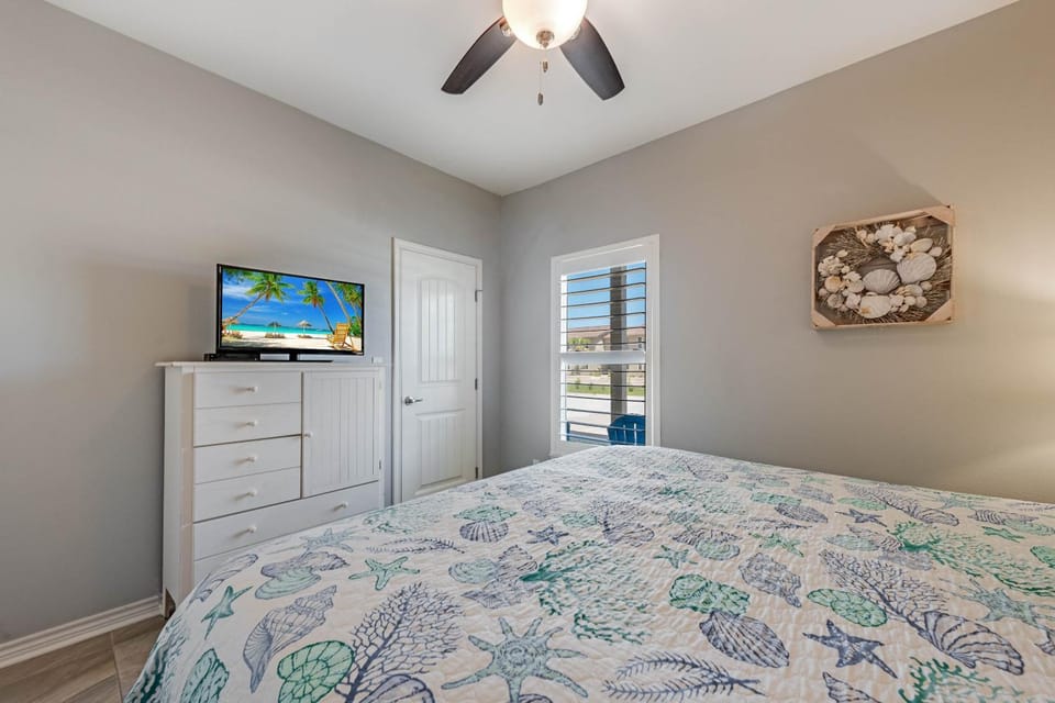 Bed, TV and multimedia, Bedroom, furniture, wardrobe