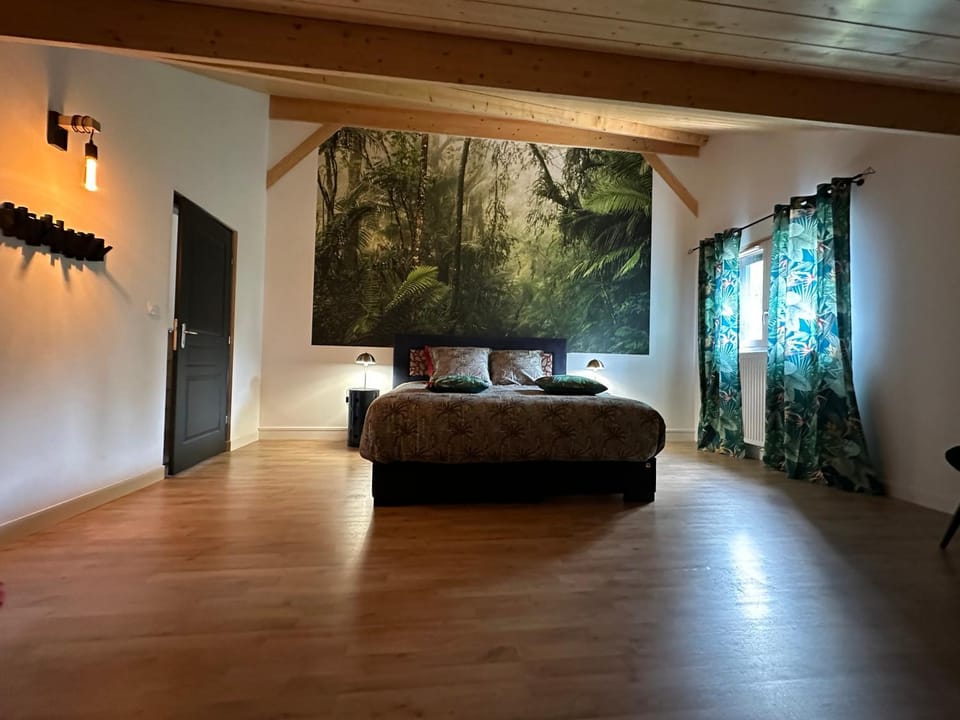 les anthocyanes CHAMBRE FORET Bed and Breakfast in Jura