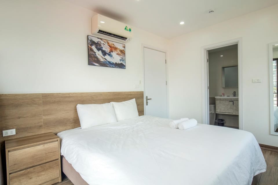 Bed, Photo of the whole room, towels