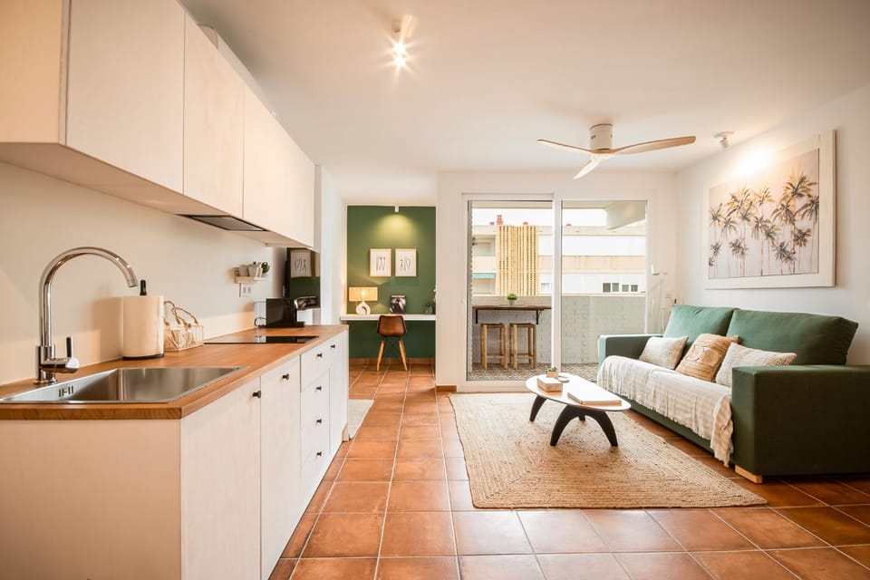Kitchen or kitchenette, Seating area, Dining area
