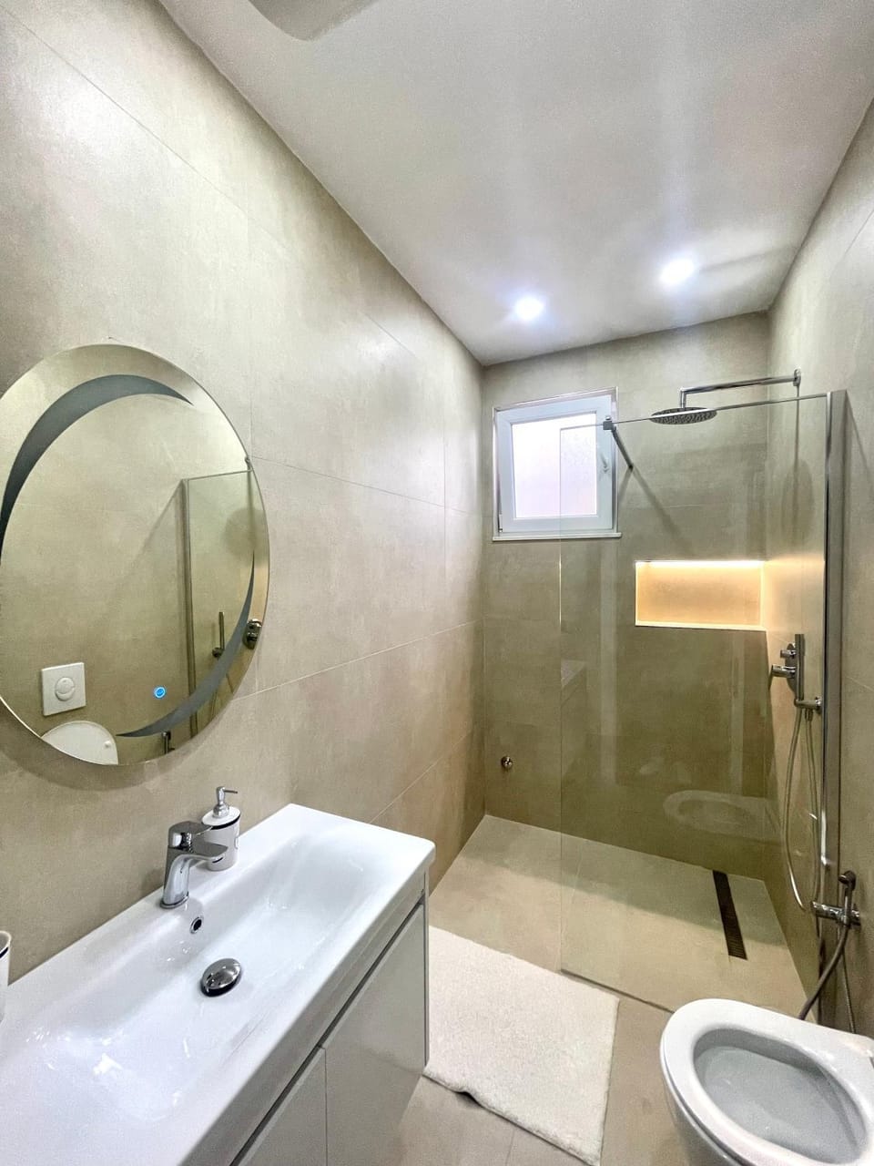 Shower, Toilet, Bathroom, towels