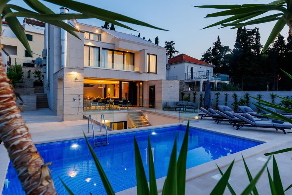 Property building, Pool view, Swimming pool, sunbed