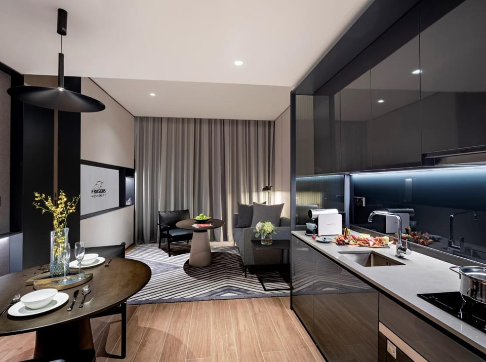 Kitchen or kitchenette, Living room, Seating area, Dining area