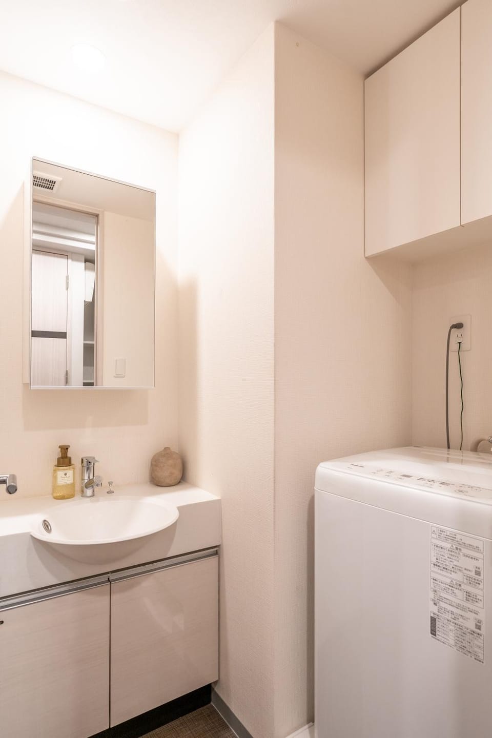 Bathroom, Kitchen or kitchenette, washing machine, dryer