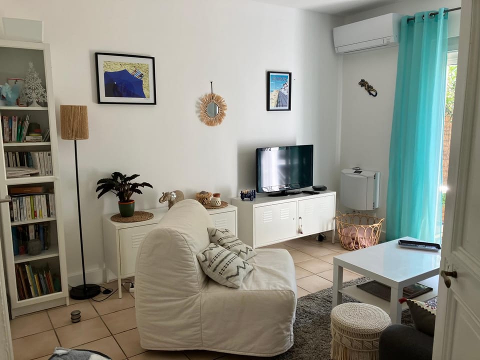 Library, TV and multimedia, Living room, air conditioner