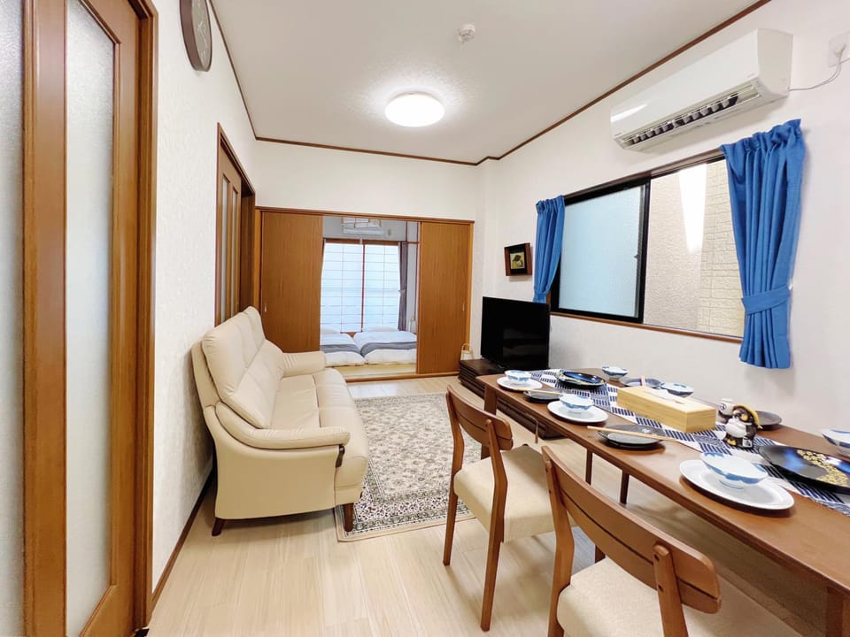 Communal lounge/ TV room, TV and multimedia, Living room, air conditioner