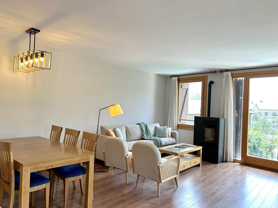 Dúplex amb encant al casc antic d'Esterri i vistes úniques by RURAL D'ÀNEU Apartment in Esterri d'Àneu