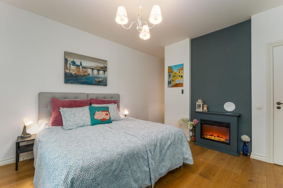Bed, Bedroom, fireplace