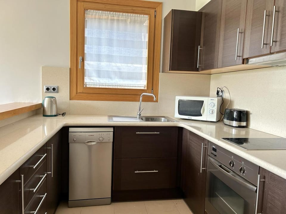 Coffee/tea facilities, Kitchen or kitchenette, dishwasher, minibar, pet friendly, stove, toaster